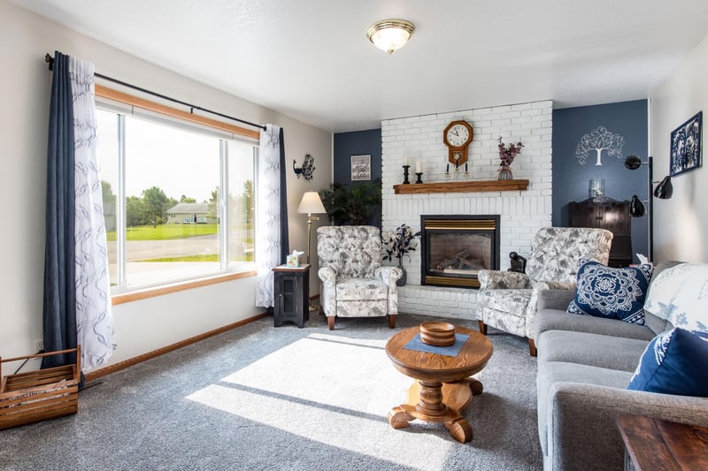 614 W Colfax St, Parkers Prairie, MN 56361