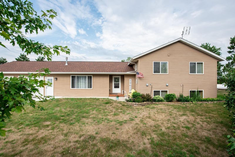 614 W Colfax St, Parkers Prairie, MN 56361