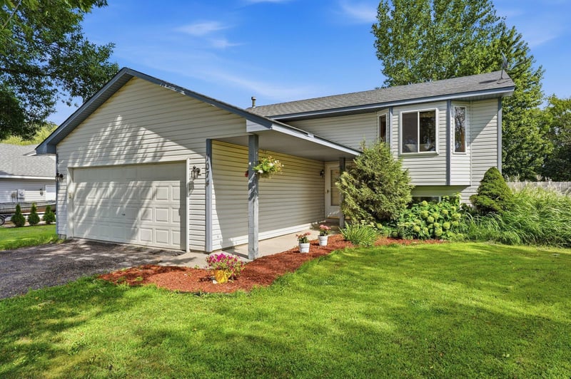 1074 Meadow St, Cologne, MN 55322
