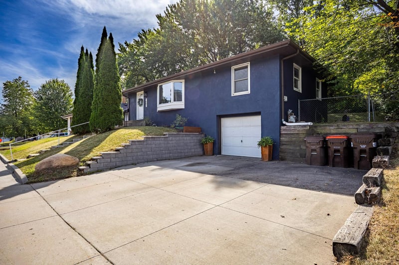 1607 Southview Blvd, South Saint Paul, MN 55075