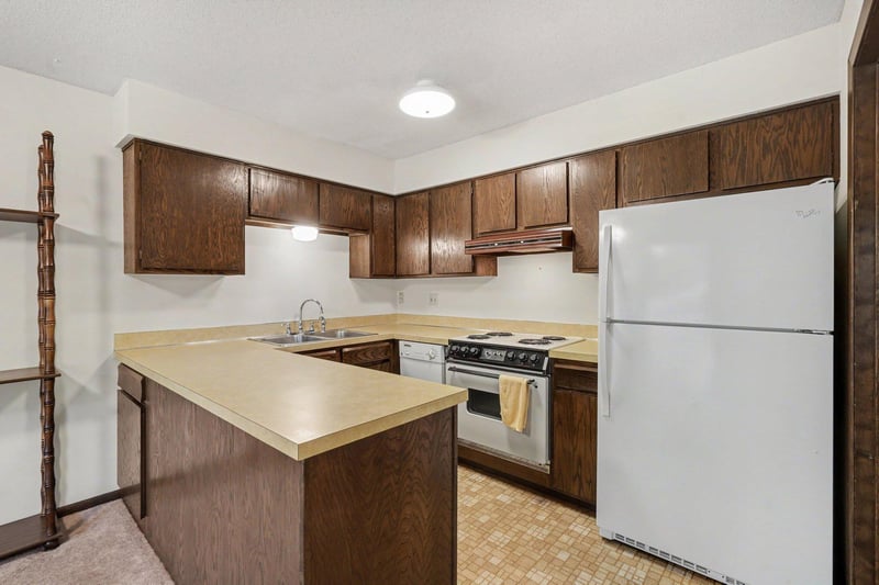 12481 Drake St NW, Coon Rapids, MN 55448
