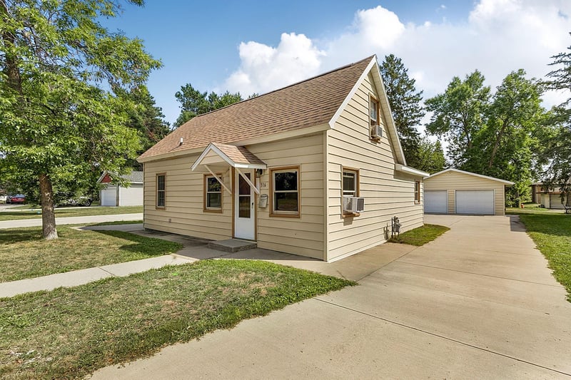 316 6th St S, Sauk Rapids, MN 56379