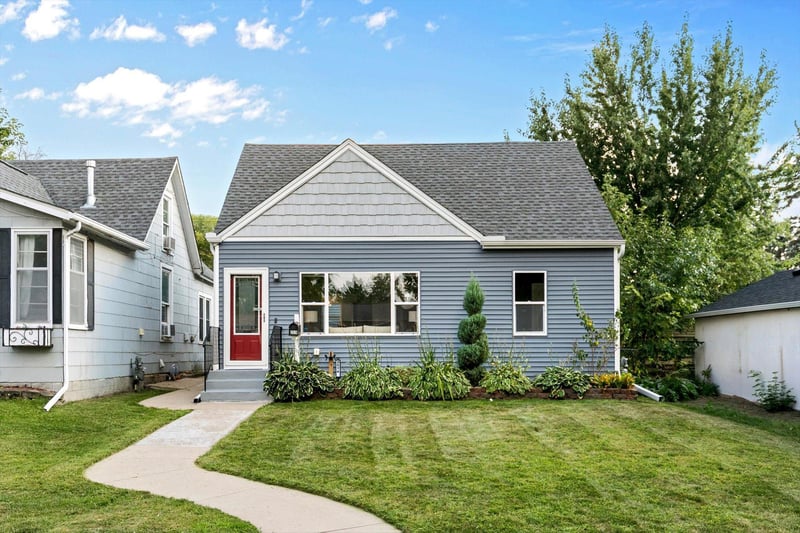 2574 2nd Ave E, North Saint Paul, MN 55109