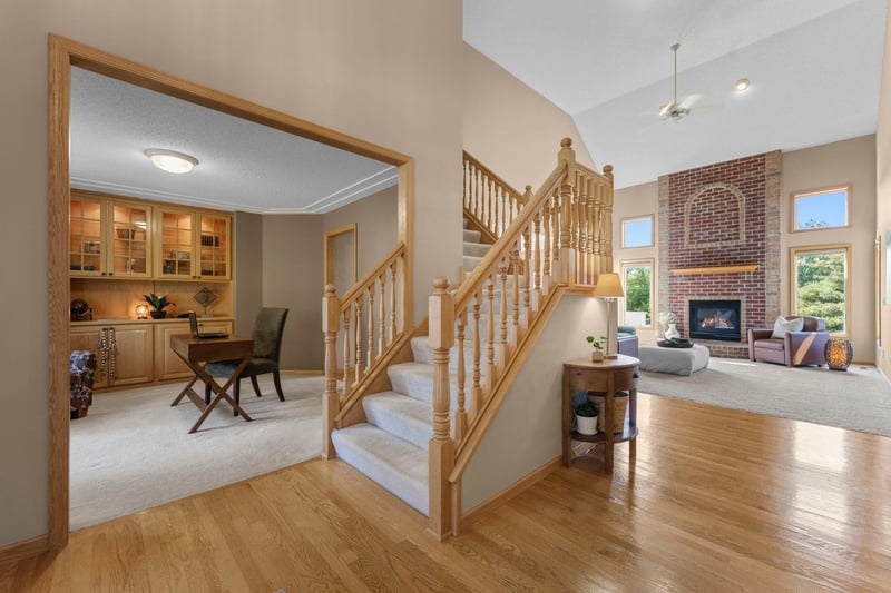 3685 Commonwealth Rd, Woodbury, MN 55125