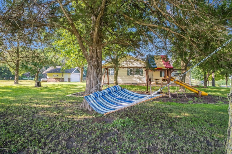 30452 390th St, Le Sueur, MN 56058