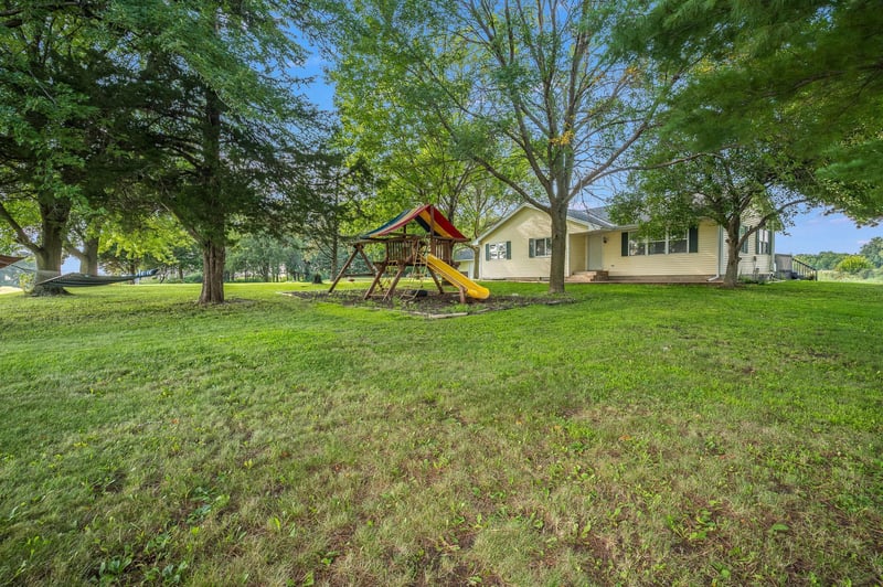 30452 390th St, Le Sueur, MN 56058