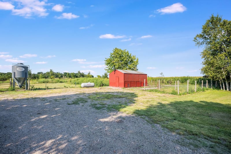 30452 390th St, Le Sueur, MN 56058
