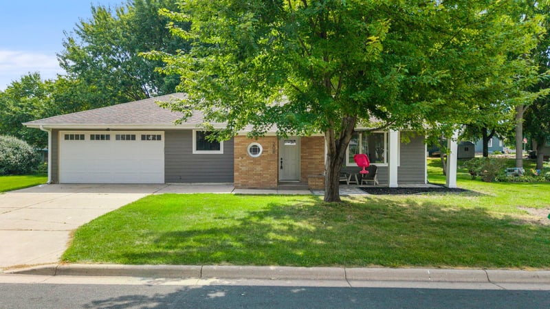 208 4th St SW, New Prague, MN 56071