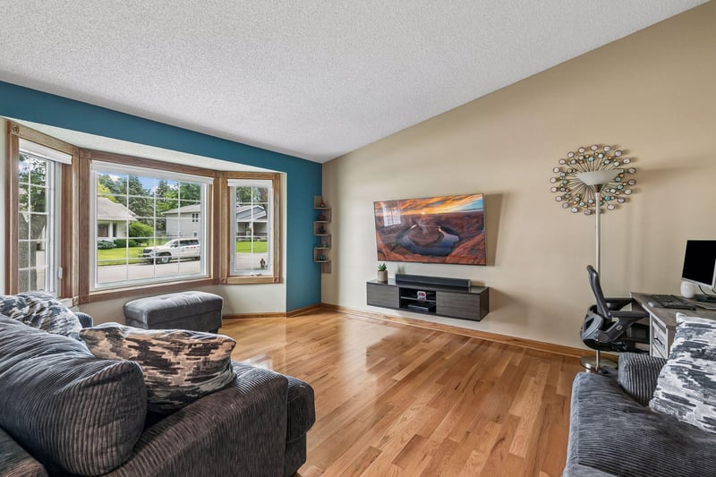 14543 Embassy Ave, Apple Valley, MN 55124