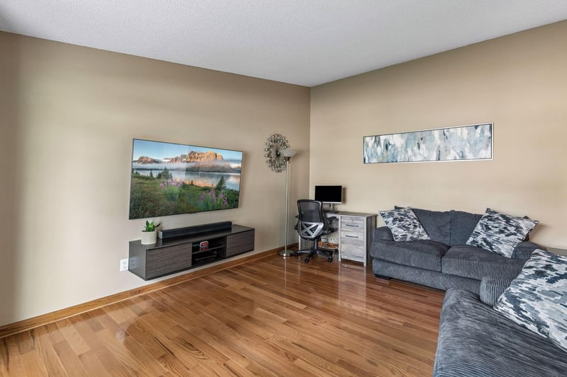 14543 Embassy Ave, Apple Valley, MN 55124