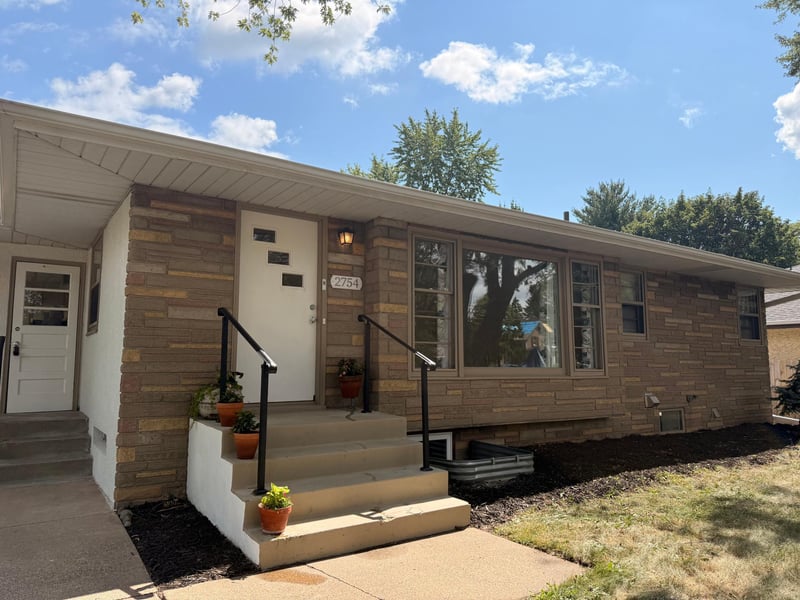 2754 Hamline Ave N, Roseville, MN 55113