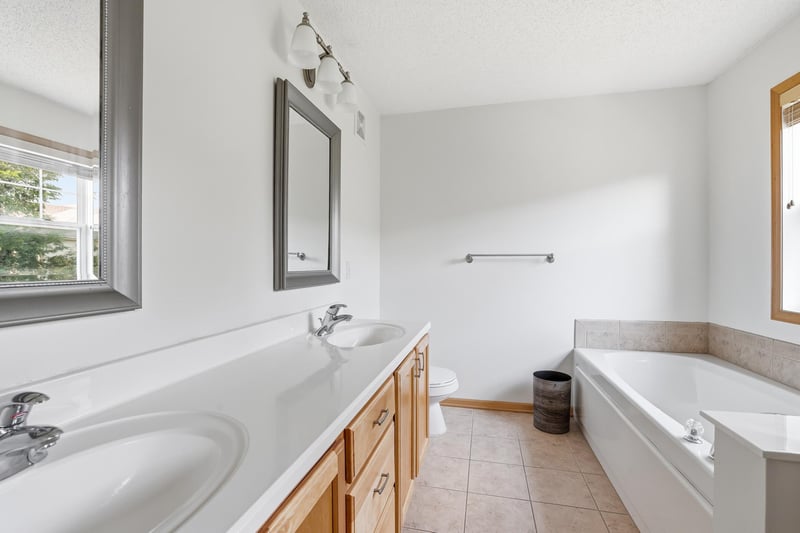 11317 Stratton Ave #100, Eden Prairie, MN 55344