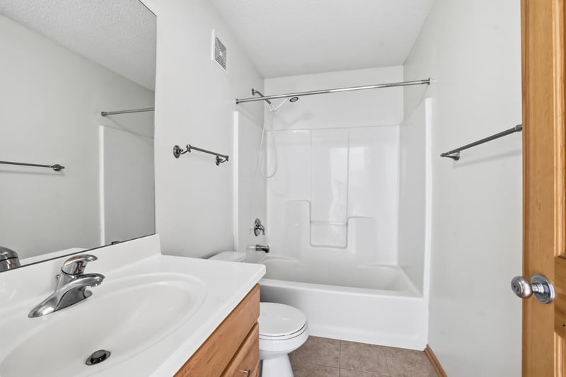 11317 Stratton Ave #100, Eden Prairie, MN 55344