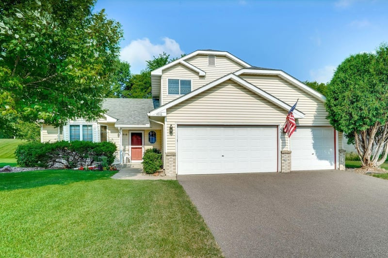 4916 Helmo Ave N, Oakdale, MN 55128