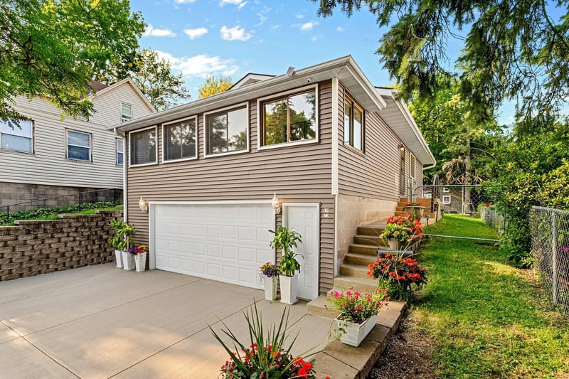 15 Wyoming St W, Saint Paul, MN 55107