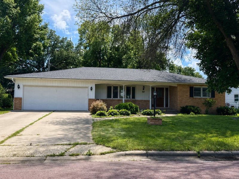 1709 Sunray Ave, Mankato, MN 56001