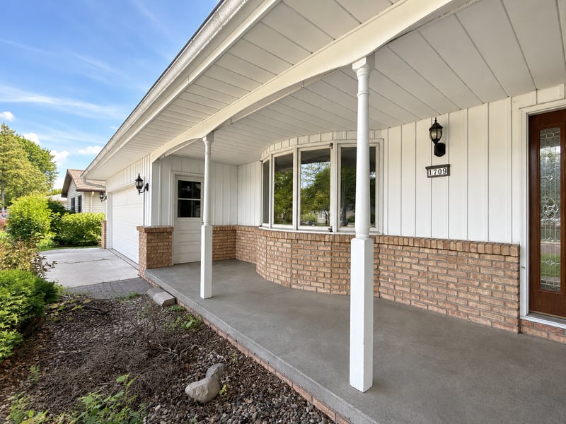 1709 Sunray Ave, Mankato, MN 56001