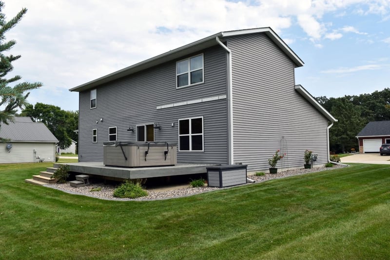 1336 Soppa Dr, Saint Charles, MN 55972