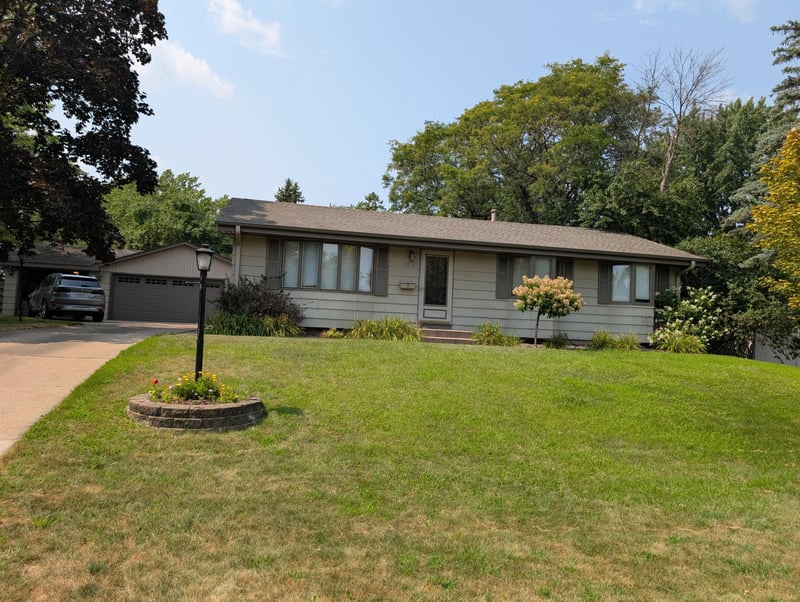 9073 Northwood Cir, New Hope, MN 55427