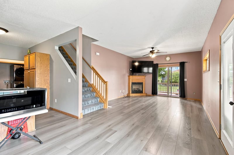 8605 Tessman Cir N, Brooklyn Park, MN 55445