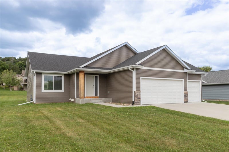 302 Devin Dr, Saint Charles, MN 55972