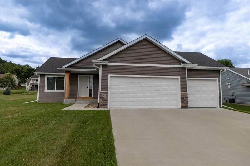 302 Devin Dr, Saint Charles, MN 55972