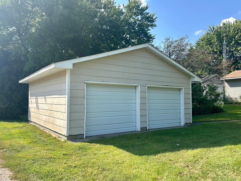 913 High Ave, Gaylord, MN 55334