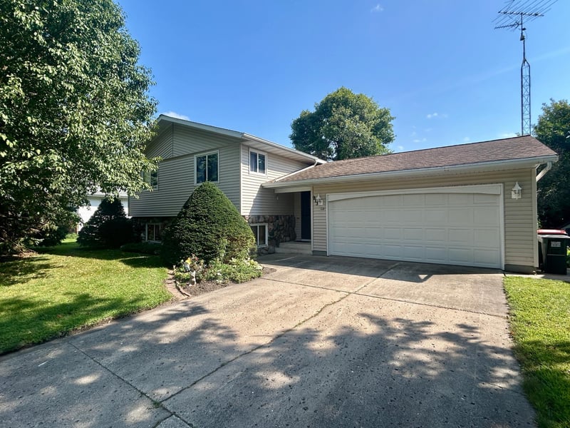 913 High Ave, Gaylord, MN 55334