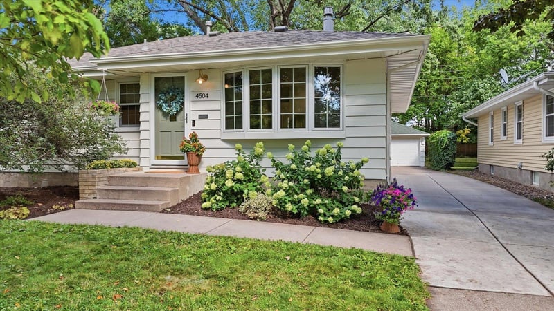 4504 Halifax Ave N, Robbinsdale, MN 55422