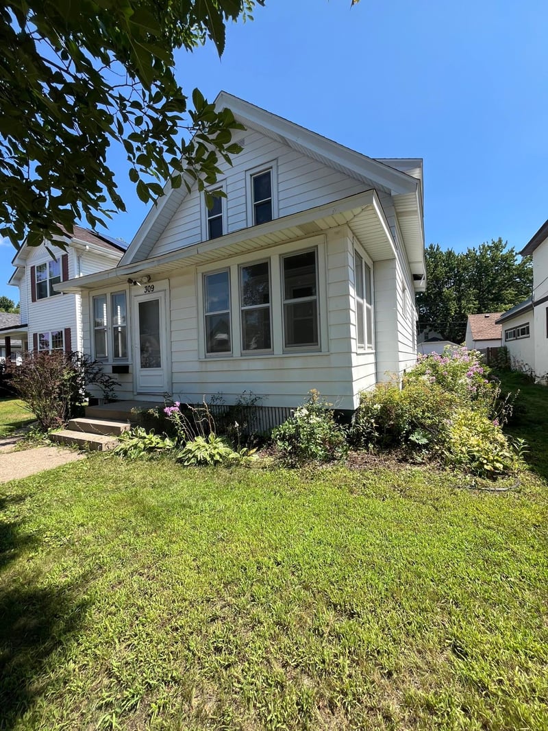 309 4th Ave S, South Saint Paul, MN 55075