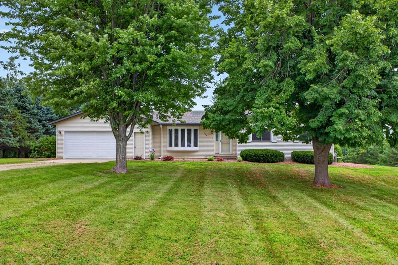 524 10th Ave SE, Byron, MN 55920