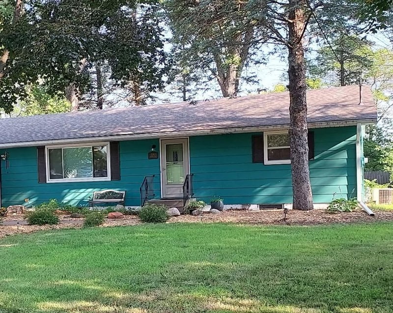 13282 Andrews Ave, Lindstrom, MN 55045