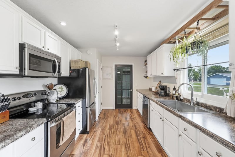 1008 1st St S, Cold Spring, MN 56320