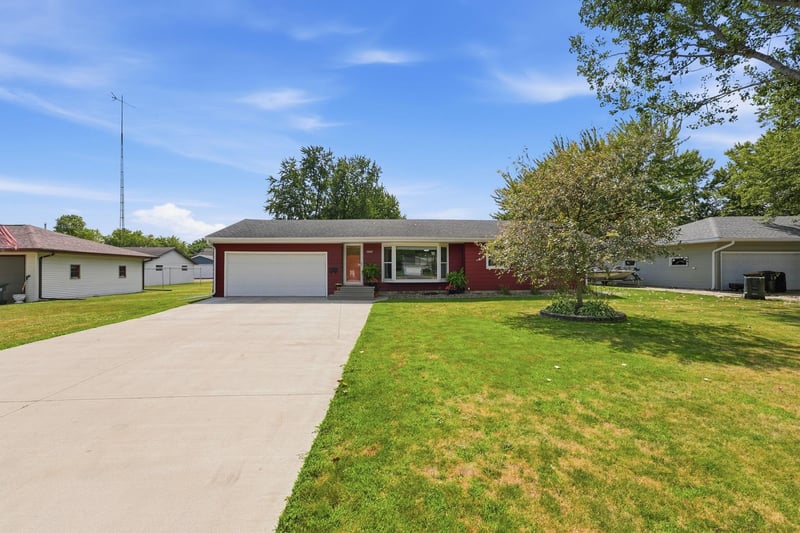 1008 1st St S, Cold Spring, MN 56320