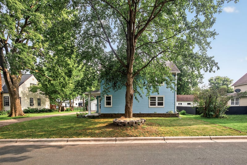517 8th St W, Hastings, MN 55033