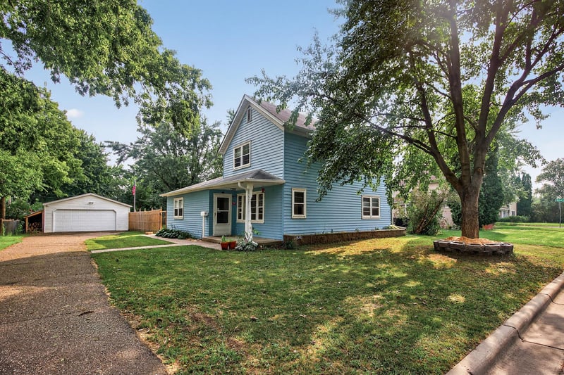 517 8th St W, Hastings, MN 55033