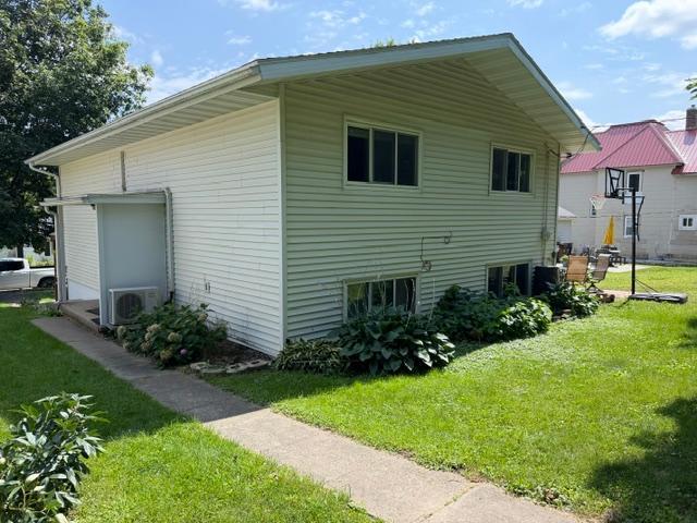109 Oak St S, Mabel, MN 55954