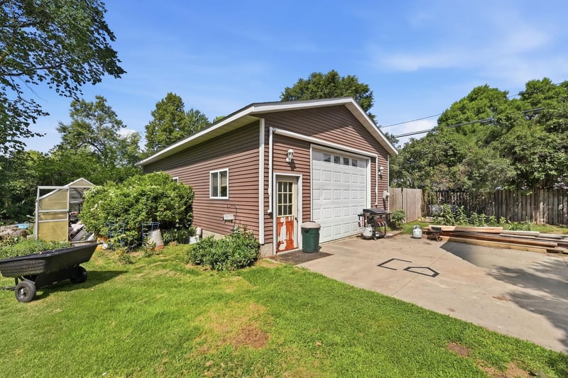 624 1st Ave NE, Long Prairie, MN 56347