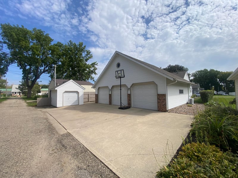 111 Dover St N, Dover, MN 55929