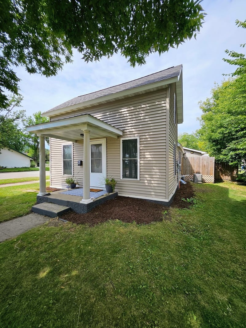 323 1st St SW, Wadena, MN 56482