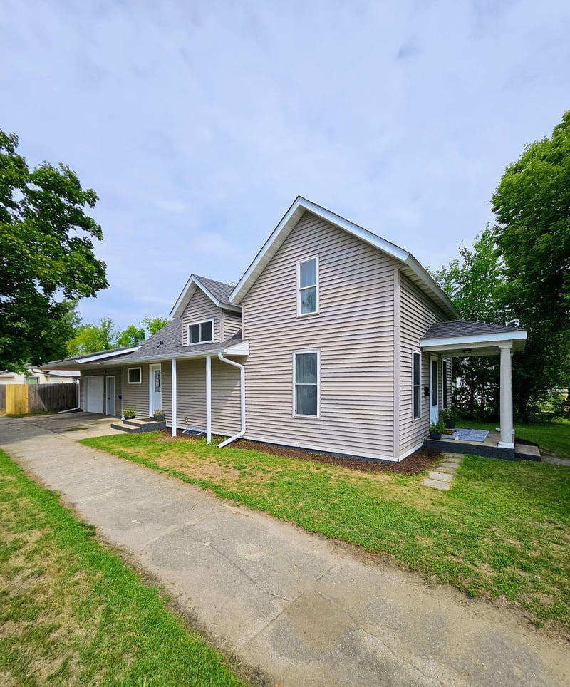 323 1st St SW, Wadena, MN 56482