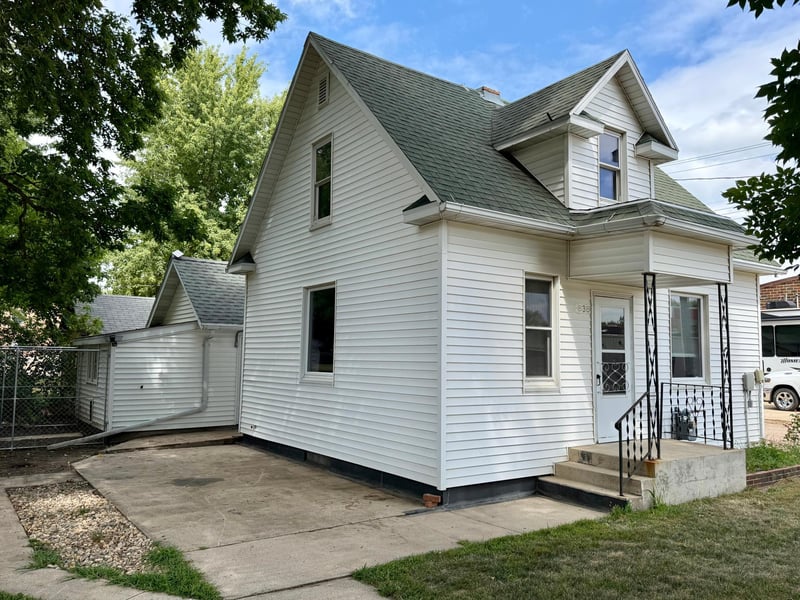 838 7th St, Westbrook, MN 56183