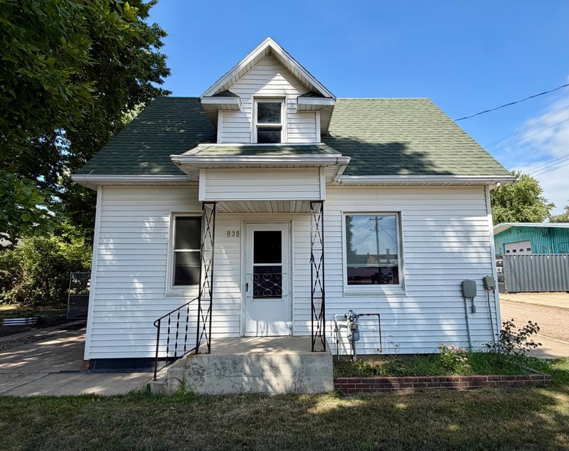 838 7th St, Westbrook, MN 56183