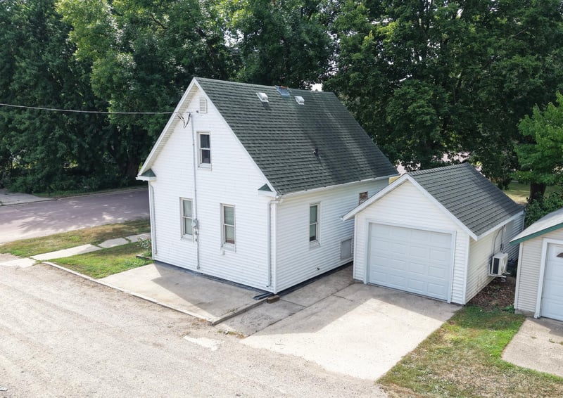 838 7th St, Westbrook, MN 56183