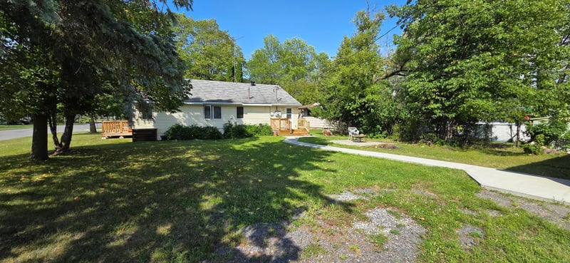 1127 8th St, International Falls, MN 56649