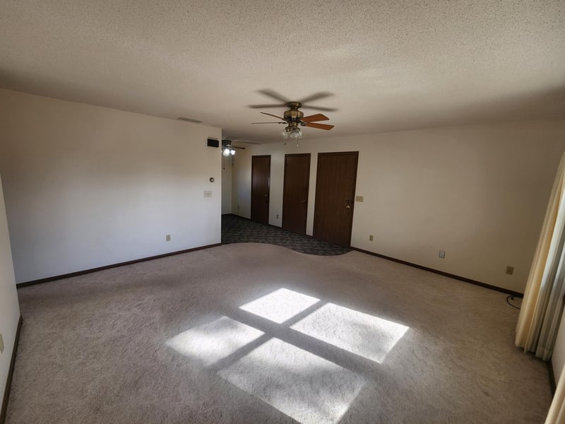 408 N Everett St #1, Le Roy, MN 55951