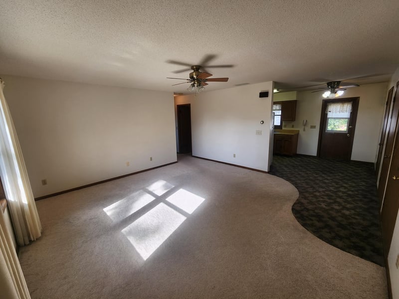 408 N Everett St #1, Le Roy, MN 55951