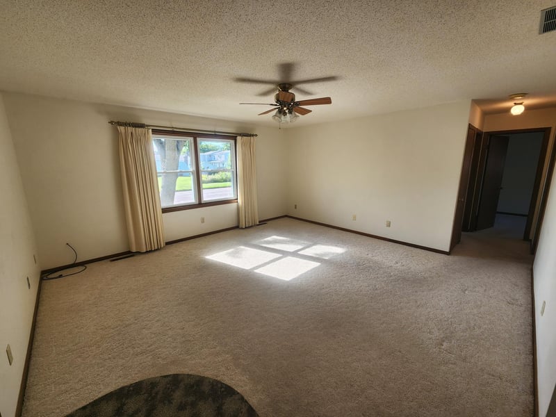 408 N Everett St #1, Le Roy, MN 55951