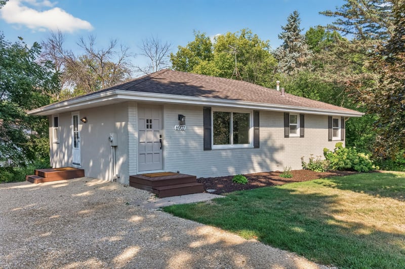 6907 Berkshire Ln N, Maple Grove, MN 55311