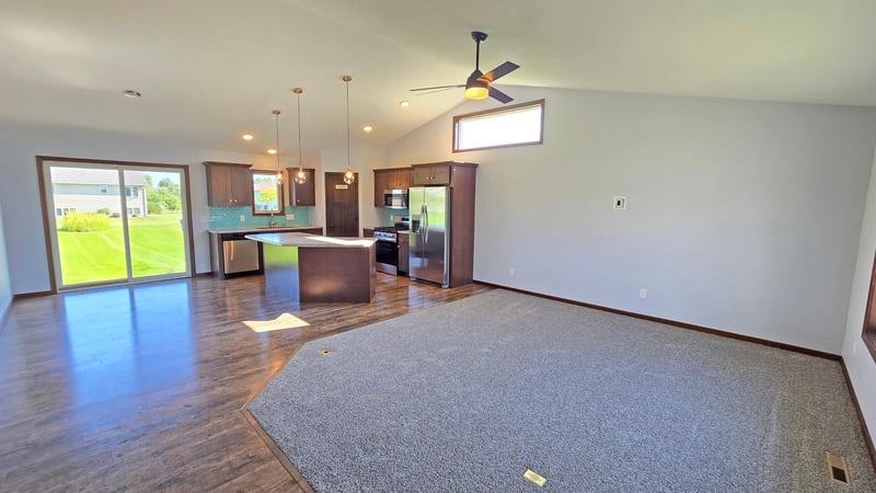 416 Torrey Pines Dr, Mankato, MN 56001